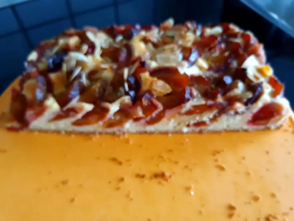 Сливовый пирог с корицей