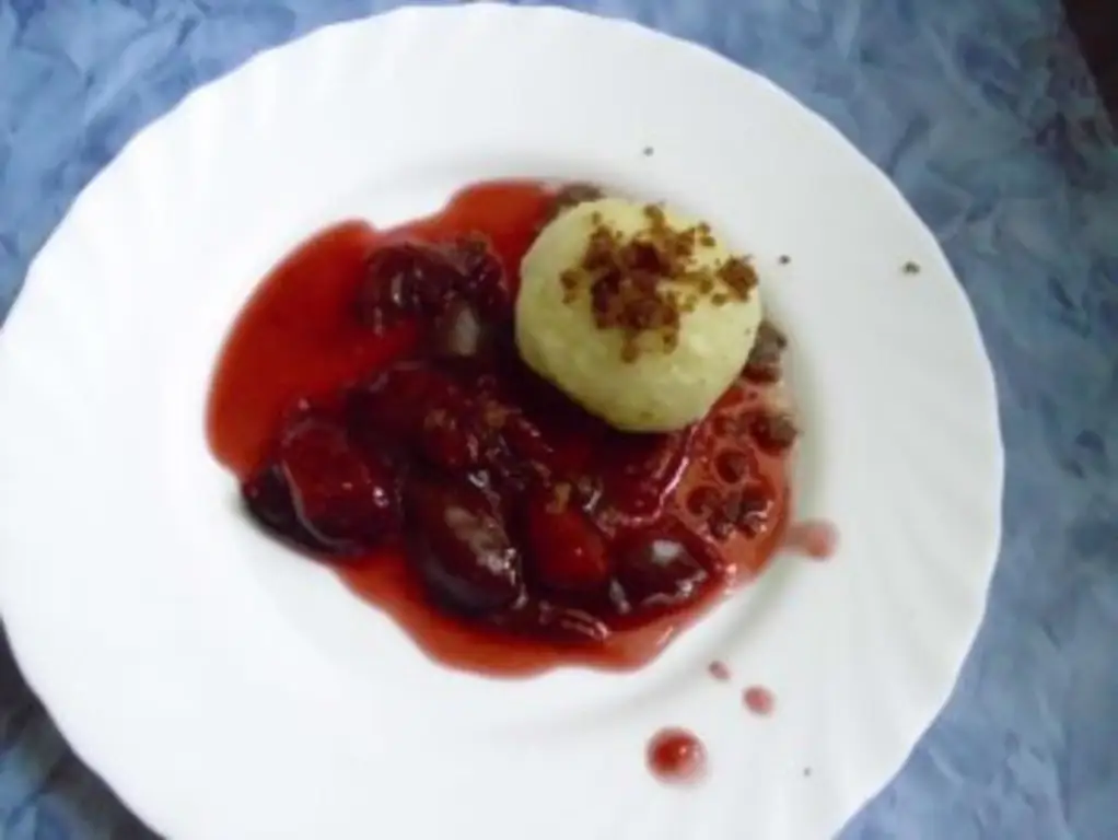 Пельмени со сливами на жаровне