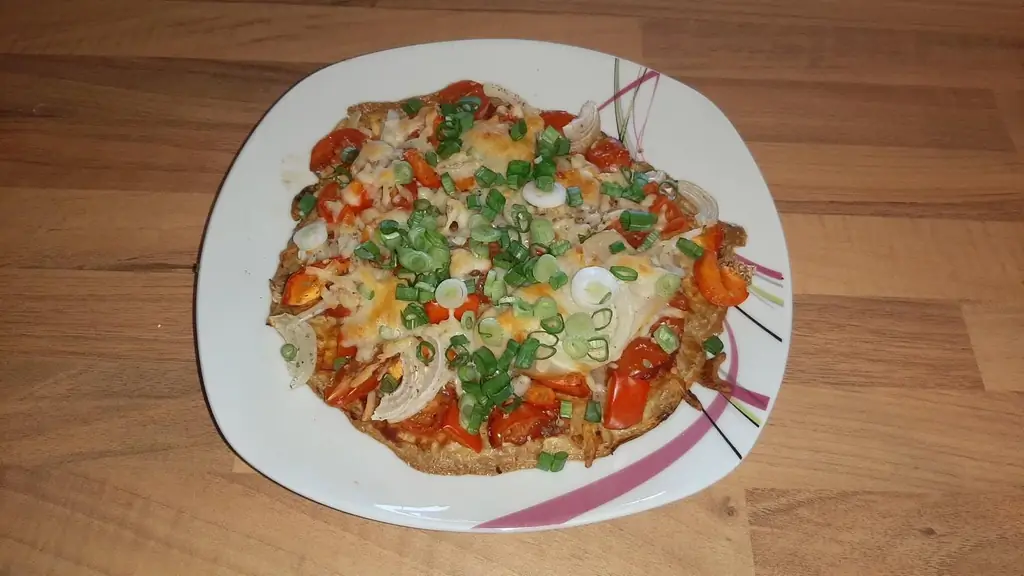 Пицца с корочкой из тунца