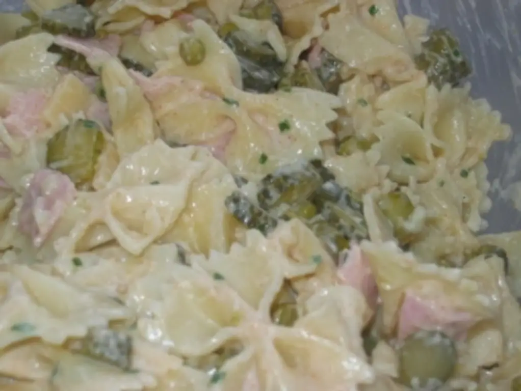 Классический салат с макаронами