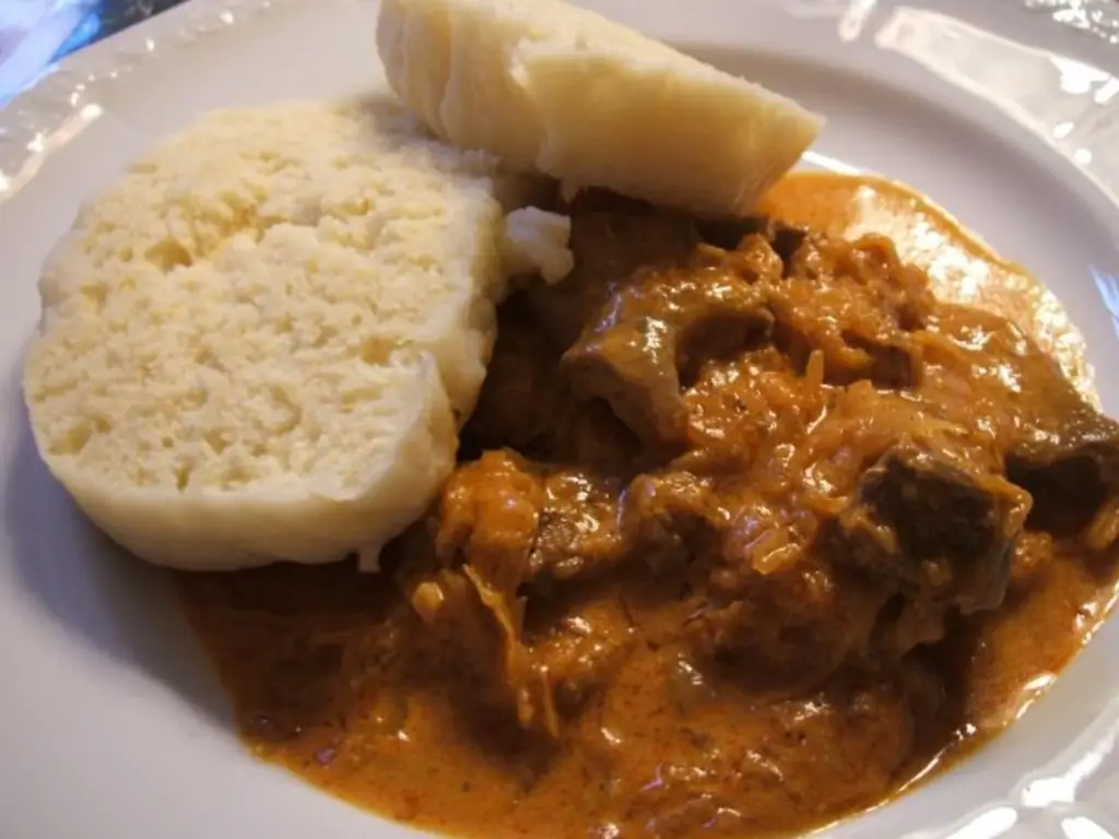 Мясо: Сегедский гуляш с чешскими кнедликами