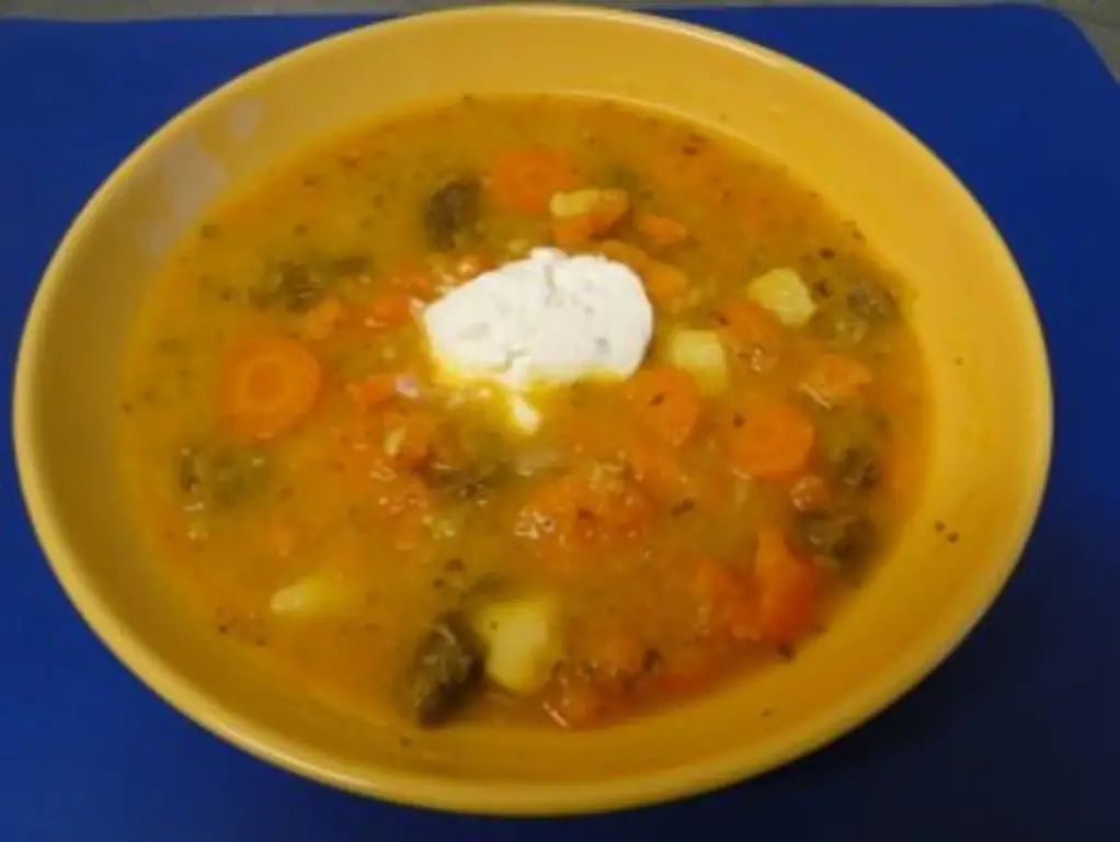 Морковный суп/крем с ломтиком говяжьей ножки