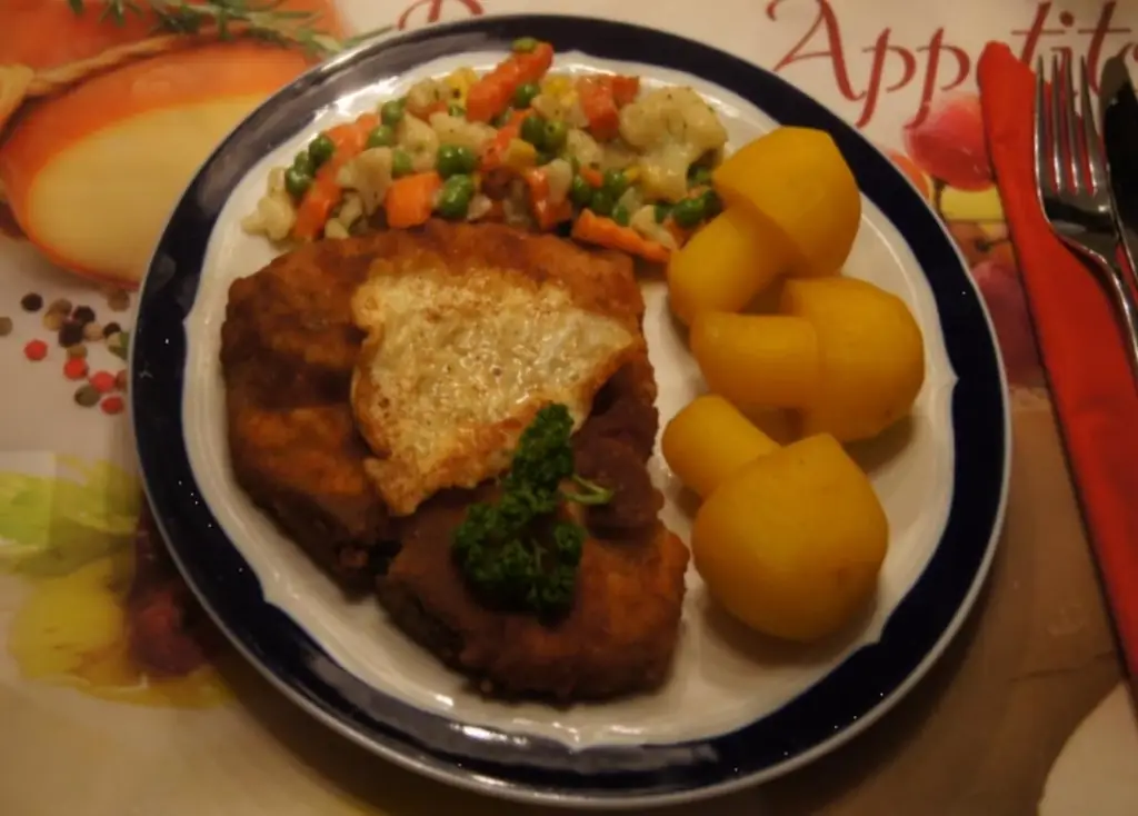 Чоп с картофельными грибами и овощами в масле