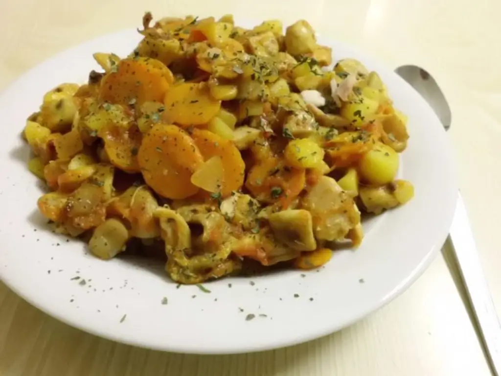 Стир-фрай: Овощное жаркое с курицей и манго
