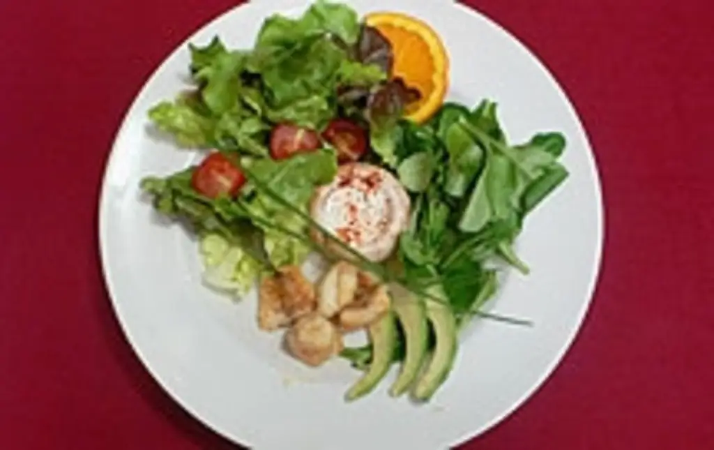 Разноцветный салат с медальонами лоте