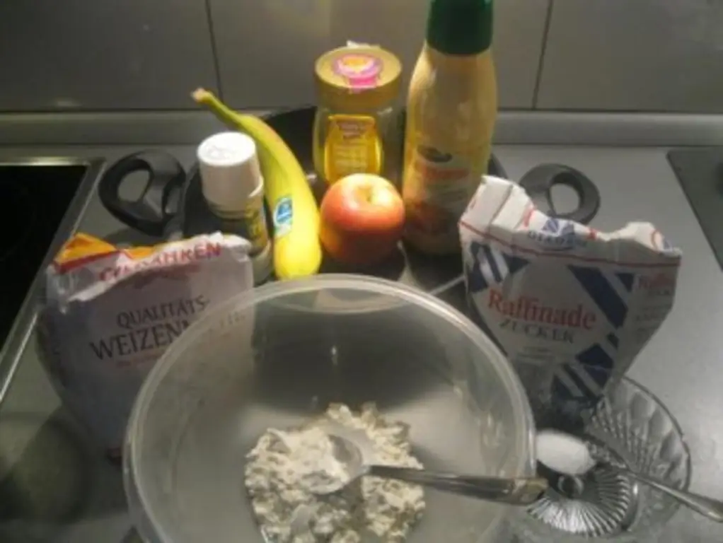 ЗАПЕЧЕННЫЕ ФРУКТЫ С МЕДОМ И ВАНИЛЬНЫМ МОРОЖЕНЫМ
