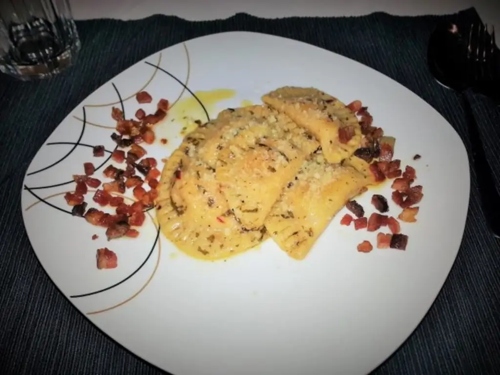 Равиоли ручной работы со свежим козьим сыром