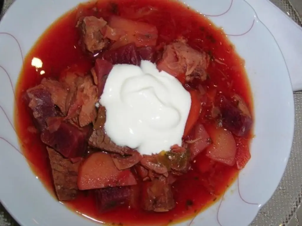 Борщ со свиной рулькой (сытное, вкусное рагу с большим количеством мяса)