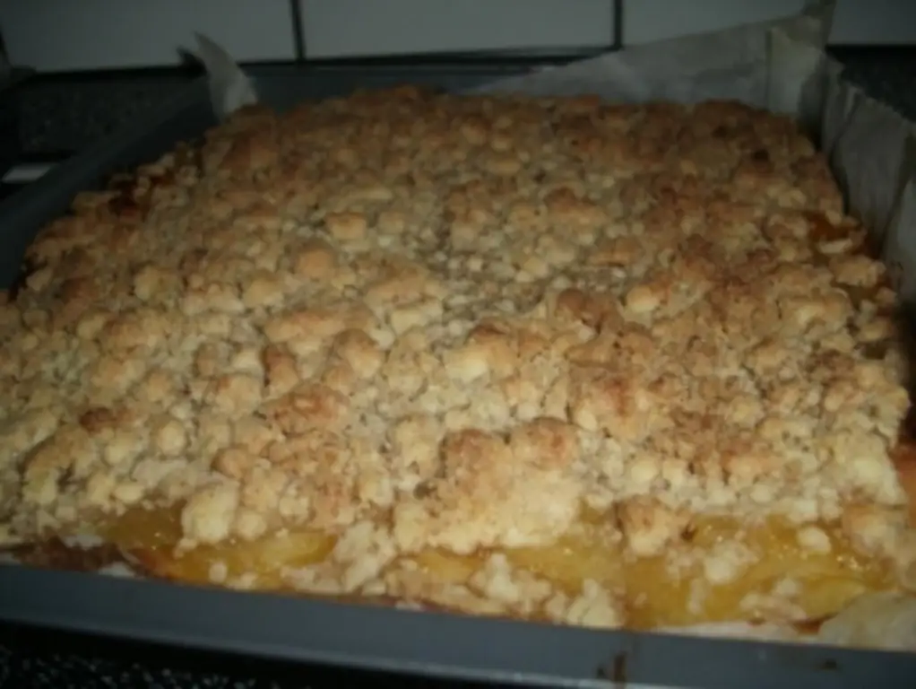 Торт из яблочного пюре с корицей из формы