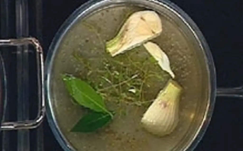 Закуски с различными закусками и морковью по-пьемонтски: