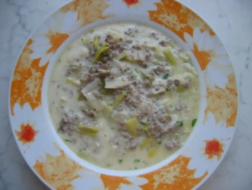 Сырный суп с луком-пореем