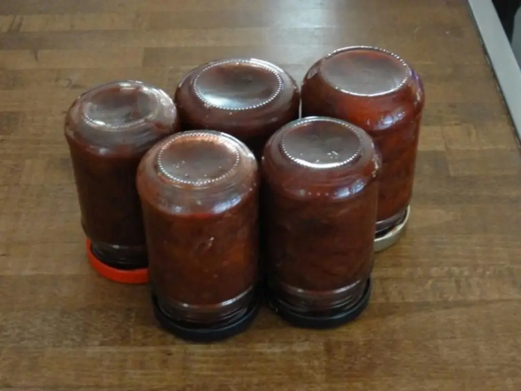 Сливовый компот с листом