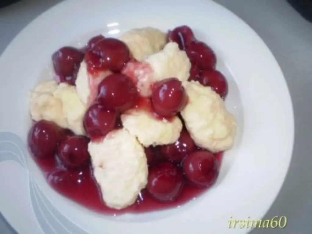 Пельмени из манной крупы с вишневым компотом