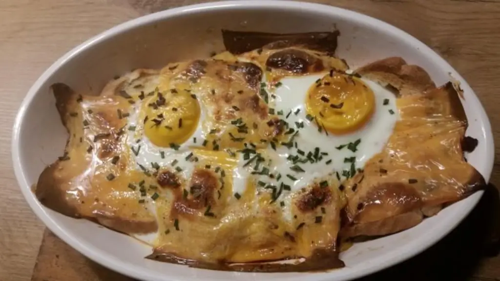 Сырный тост с яйцом