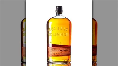 Бутылка бурбона Bulleit