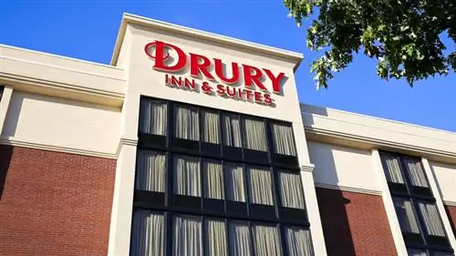 Drury Inn and Suites Hotel с уровня земли