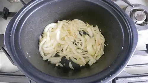 Стейк с луком в мультиварке