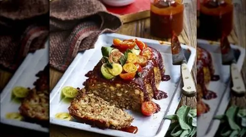 Мясной рулет с помидорами