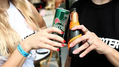 Пара тостов с Perrier и шампанским