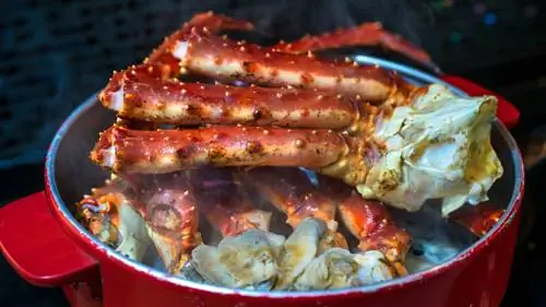Крабовые ножки в кастрюле