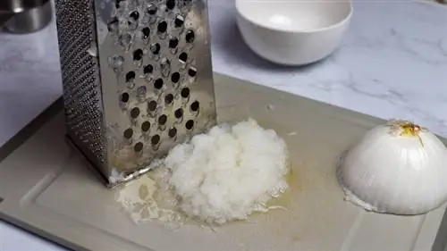 белый лук на терке