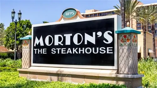 Настоящая причина, почему стейк-хаус Morton’s такой дорогой