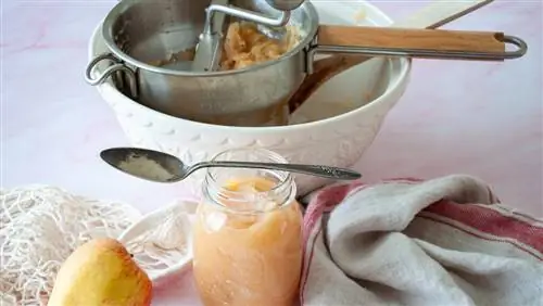 домашнее яблочное пюре в банке