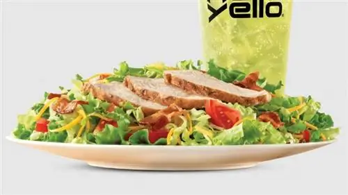 Салат с жареной курицей