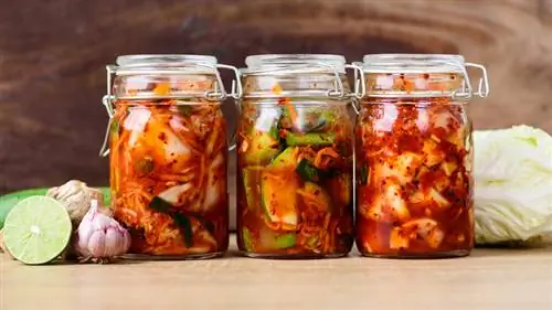 Корейская еда, консервированная в банках