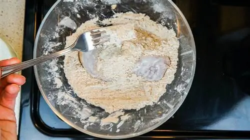 обвалять курицу в муке