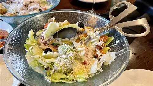 Фирменный домашний салат "Bowl of Olive Garden" с итальянской заправкой