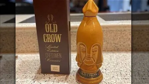 старая воронья шахматная фигура бурбон