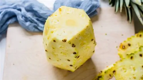 Очищенный сырой ананас Очищенный сырой ананас