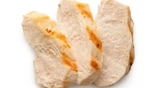 Кусочки вареной курицы