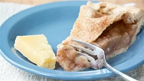 яблочный пирог и сыр чеддер