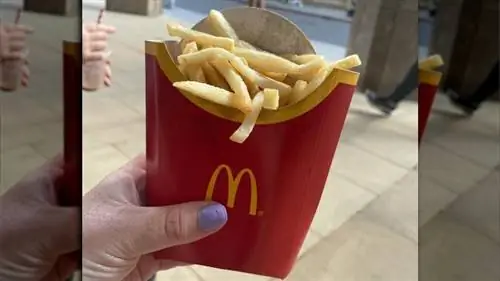 Картофель фри McDonald's в картонной упаковке