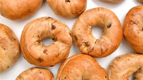Бублики с корицей и изюмом
