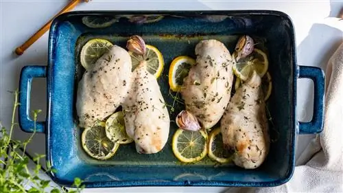 Простой рецепт запеченной куриной грудки