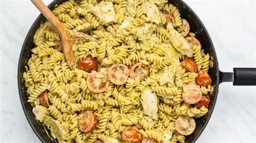 макароны и курица и помидоры макароны и курица и помидоры