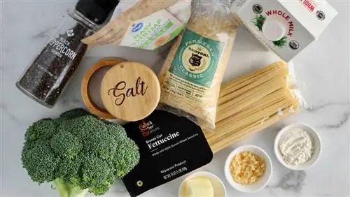 Отображены ингредиенты для креветок Альфредо