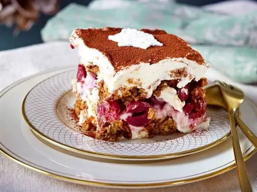 Тирамису с вишней и кантучини