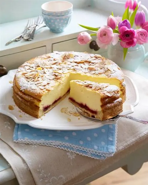 Небесный чизкейк с миндальной корочкой