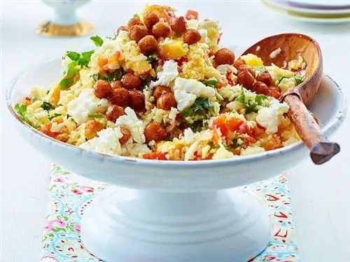 Кус-кус из цветной капусты и трав с яблоками