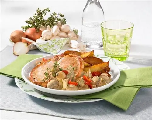 Стейки бабочки с грибным соусом