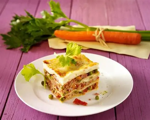 Лазанья с фаршем и горошком