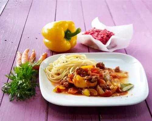 Фарш с помидорами и перцем