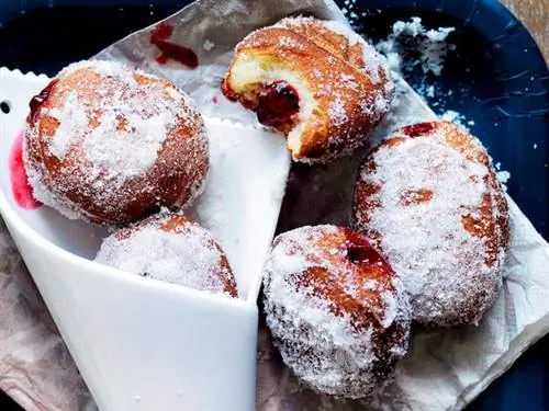 Рецепт мини-пончиков с малиновым сердечком