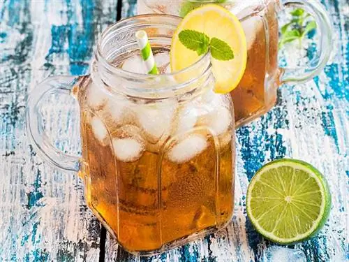 Приготовьте чай со льдом