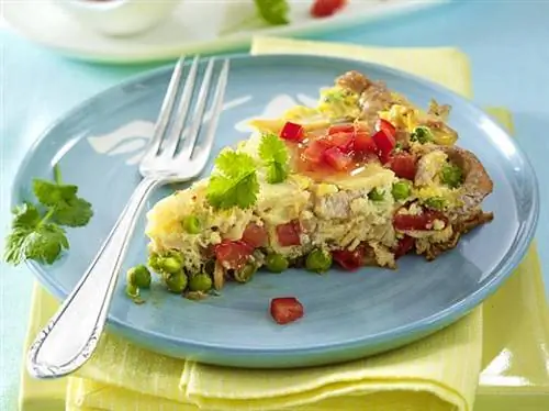 Азиатский омлет с полосками шницеля