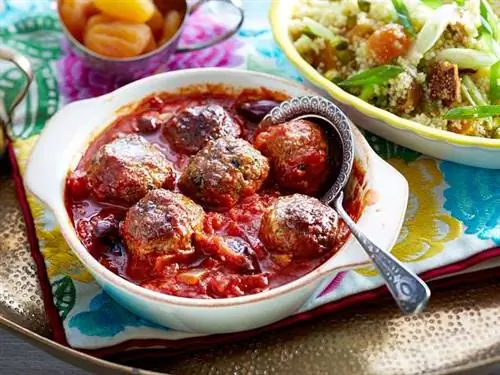 Марокканские фрикадельки с фруктовым кускусом